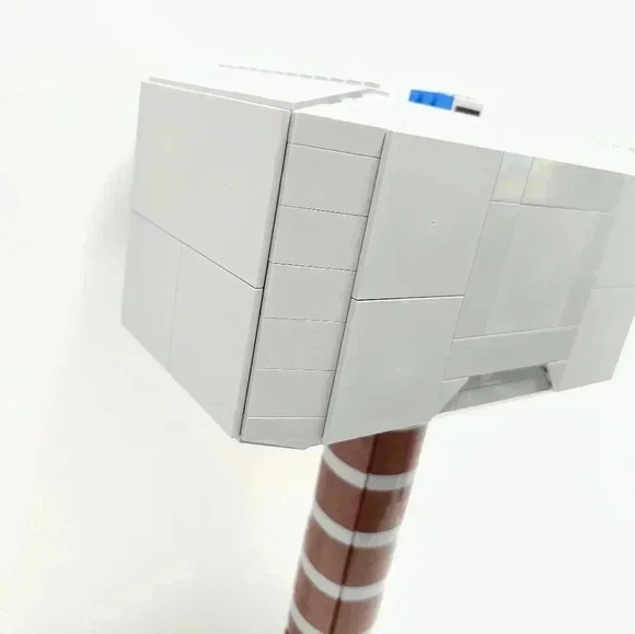 LEGO Super Heroes Thor's Hammer (76209) - Picture 4 of 7
